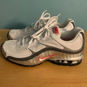 Women’s Nike Reax Run 5 Sneakers Size 7.5